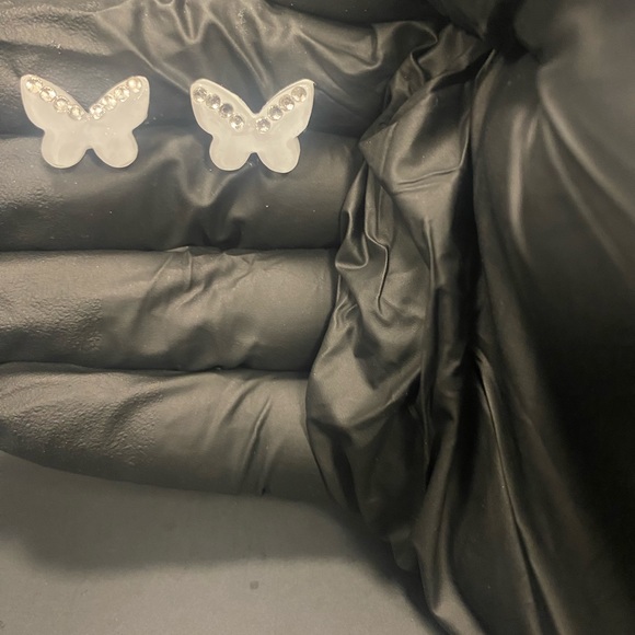 Butterfly post earrings - Picture 3 of 3